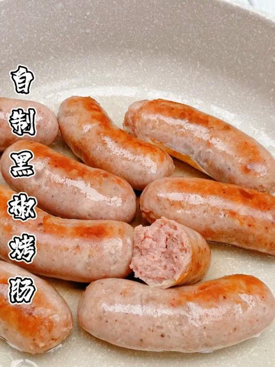 自制黑椒烤肠,一口爆汁的纯肉肠