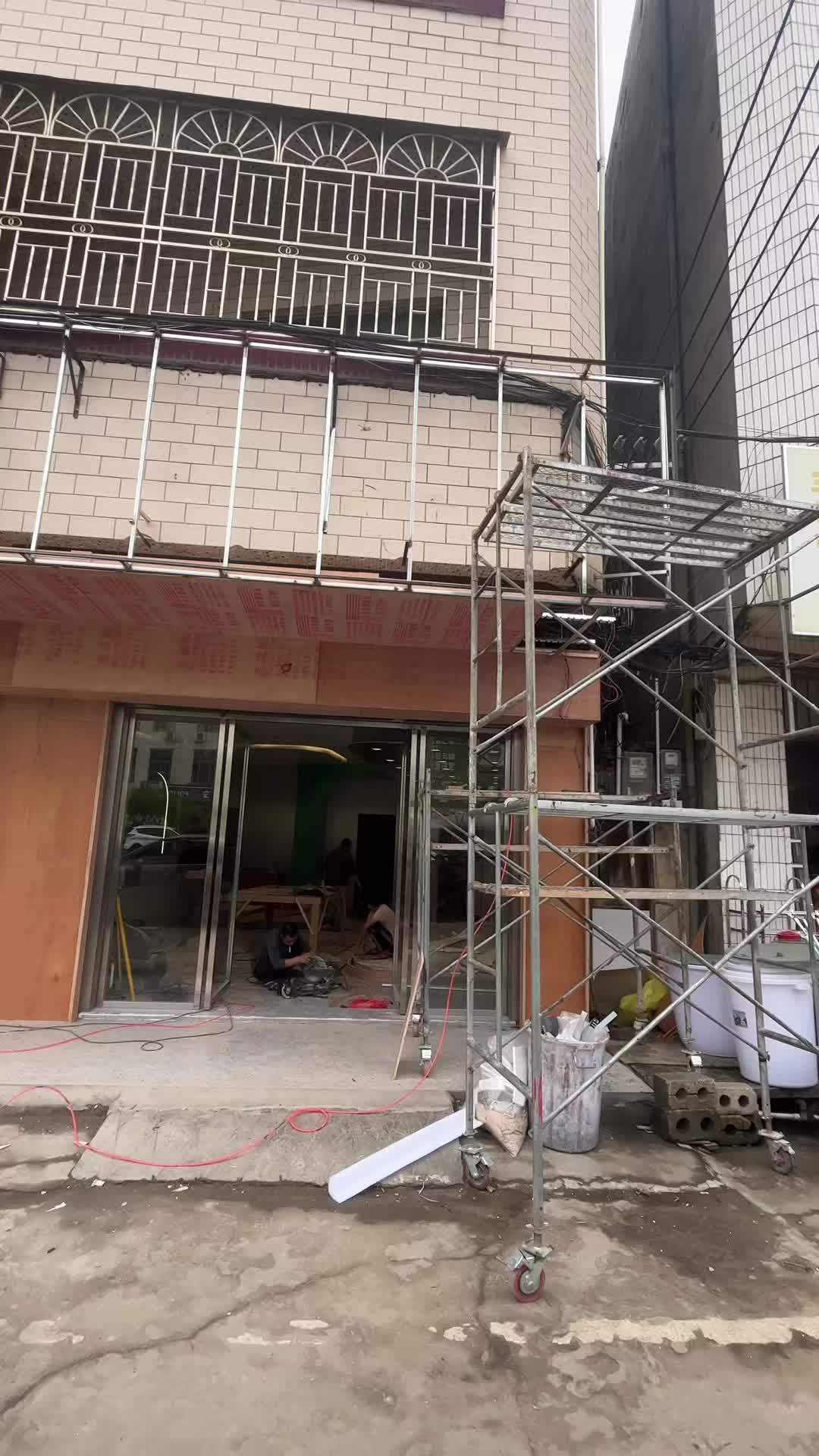 店面装修 天花吊顶造型效果图 没有天生的好命只能奋不顾身努力 梁小糖 奶茶店装修准备完工