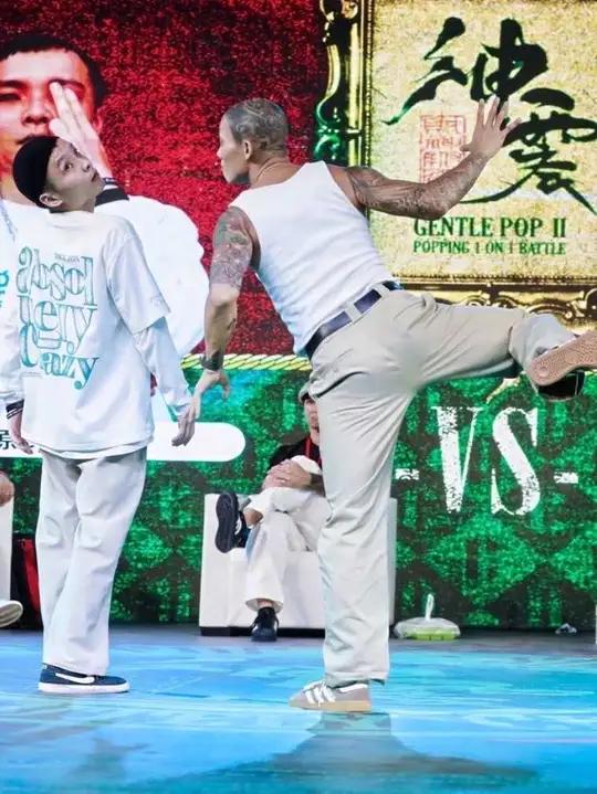 背心大叔Battle把音乐“拆”了跳?!你们听出多少细节?这届抖人有自己的舞力大摸底pop