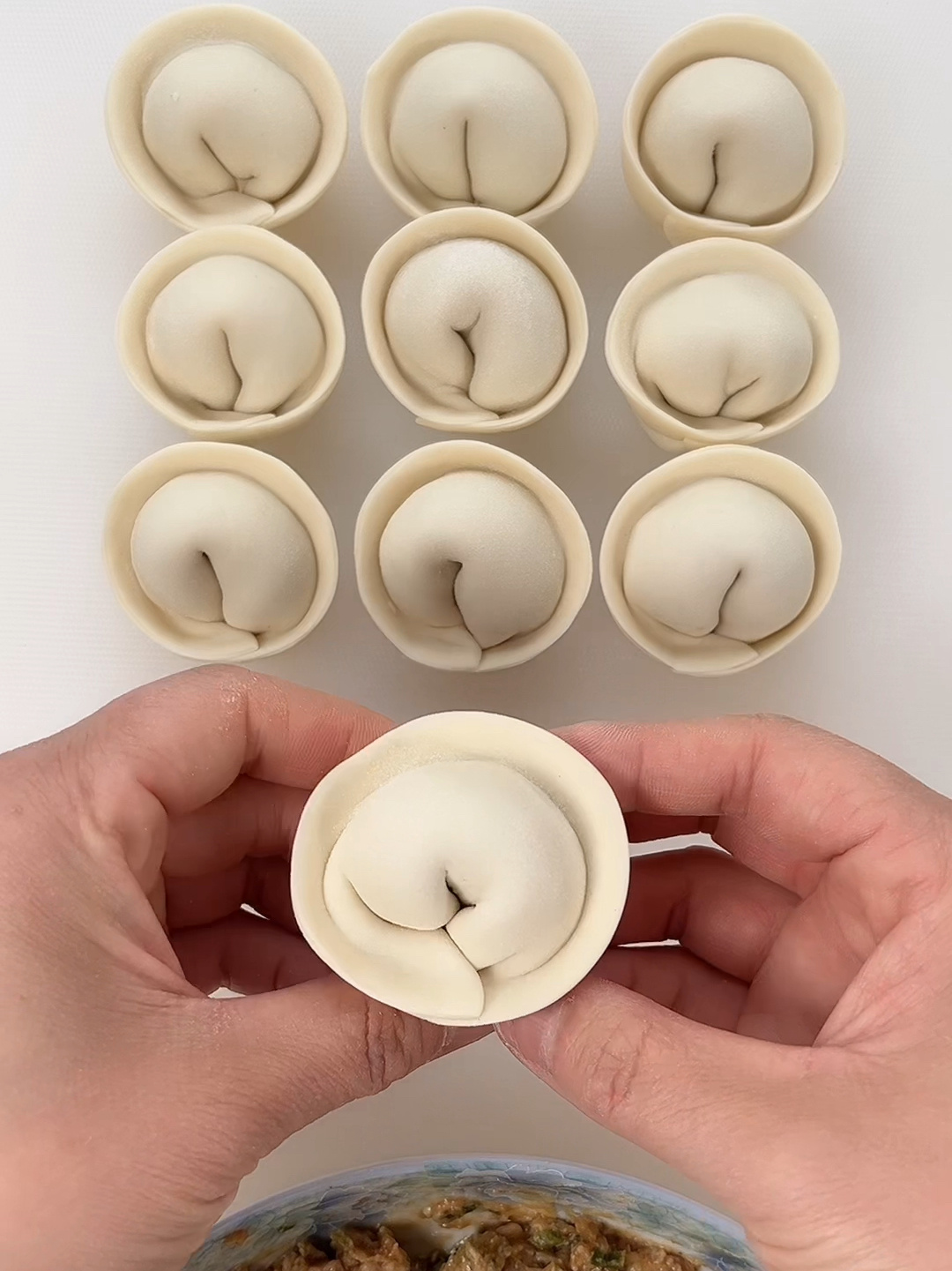 教你两款简单漂亮的小馄饨包法