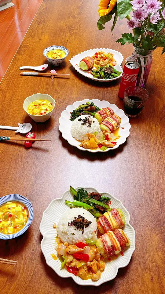 今日菜单：培根土豆泥卷、焗奥尔良鸡腿、豆豉鲮鱼广东菜心、蟹粉豆腐
