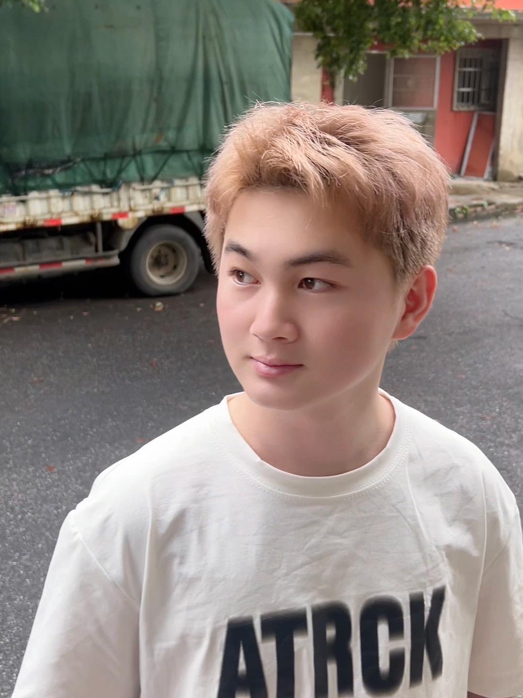 去做相信自己的感觉 奶奶灰 银灰色 奶茶色 蓝色 男士染发