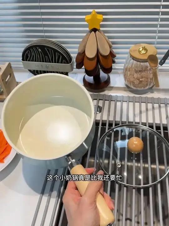 这个小锅也太好用了！热牛奶煮面做汤，哪怕用来熟炒都不容易粘锅，关键才这个价格奶锅、多功能小