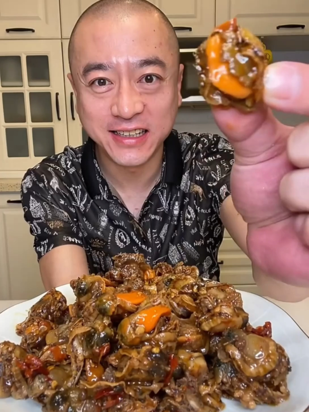 扇贝肉哪里不能吃,黑色的能吃吗