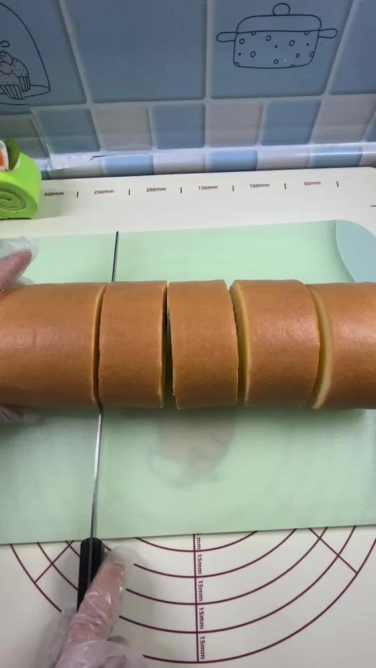 不开裂不掉皮的奶油蛋糕卷教程,小五卷改进