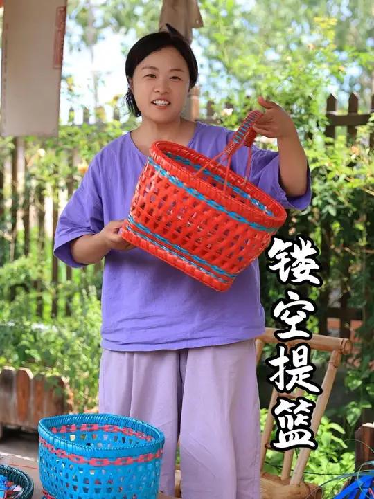 你们要的镂空小篮子教程来了，可以放洗澡洗漱用品，装瓜果蔬菜，还可以当收纳筐，脏衣篮，很实用