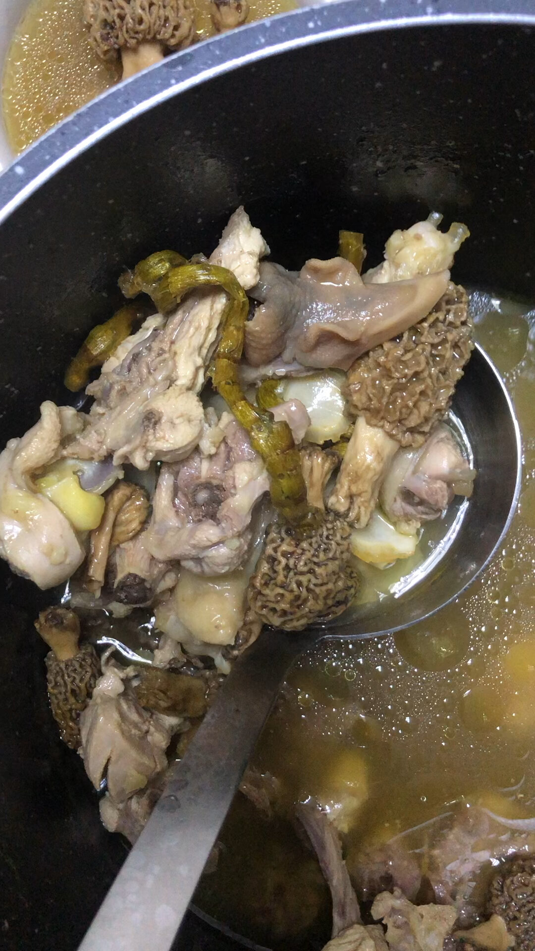 羊肚菌石斛西洋参炖鸡汤