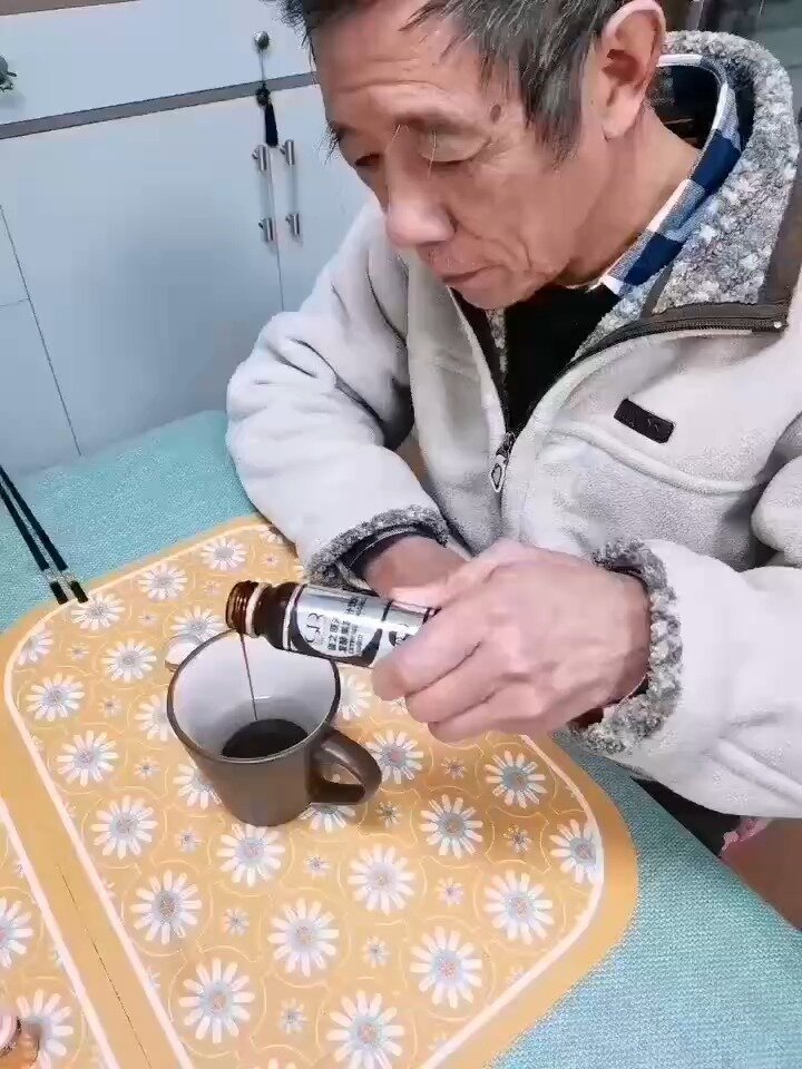 近80岁的老爷子家族有癌症史吃桖净和极之高浓度鲟鱼肽调理血液