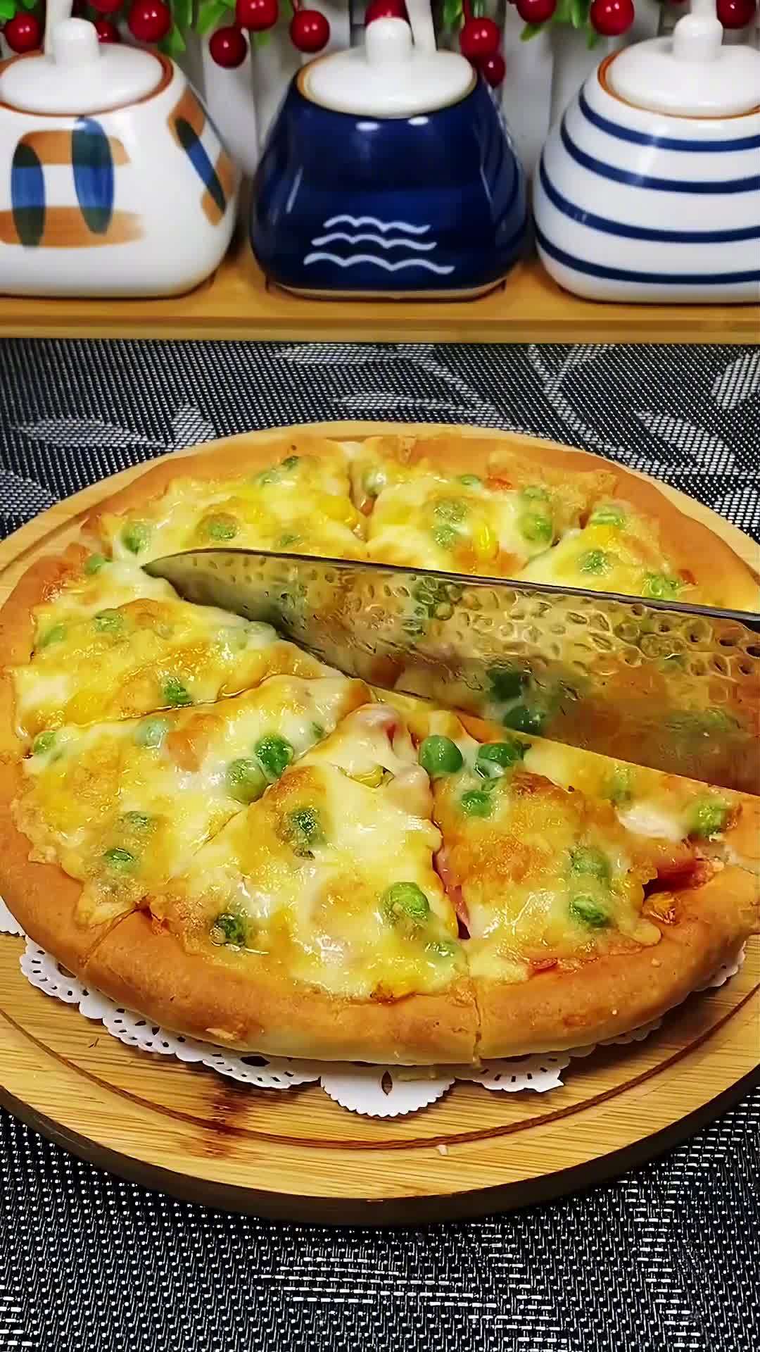 中午吃什么「空气炸锅披萨」用空气炸锅做披萨,做法简单,暄软拉丝,营养又好吃,一点不比外面买