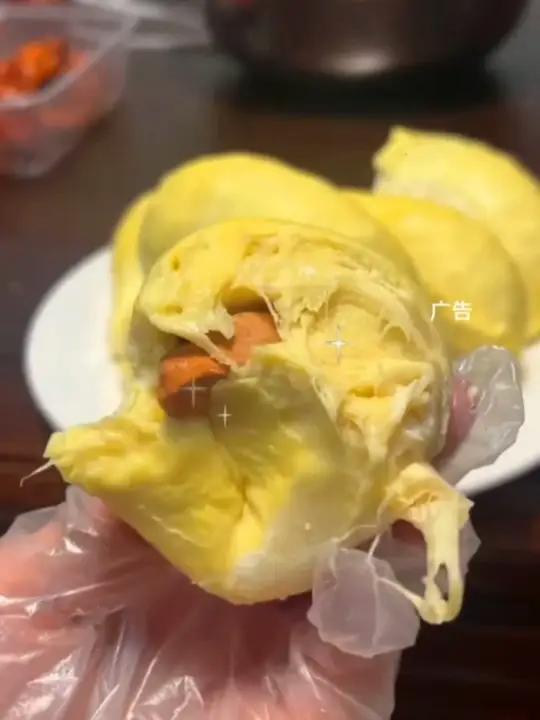 金枕榴莲果肉,软糯香甜、绵密顺滑。口感软糯不粘腻,果肉像细腻的奶油一样
