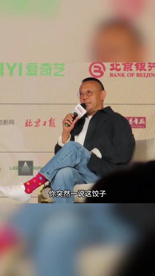 在第十五届北京电影节姜文电影大师班现场,姜文导演幽默回应主持人“饺子与醋”的问题,提到“饺