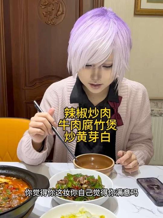 湖南长沙陪读妈妈10：40做饭，高中生女儿12点吃午餐，今天做了～牛肉腐竹煲辣椒炒肉炒黄芽