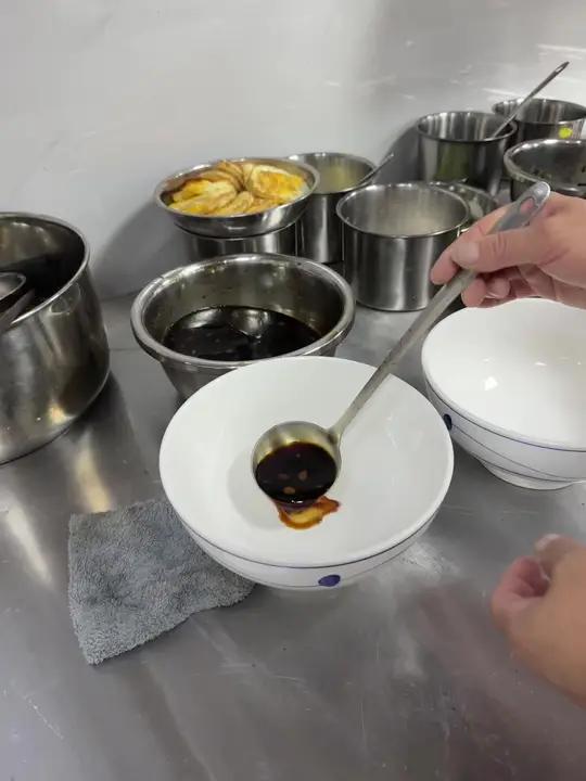 来张渚老神仙牛仔骨面馆吃面啦!牛仔骨跟牛肉面都只要12一碗,还挺划算的