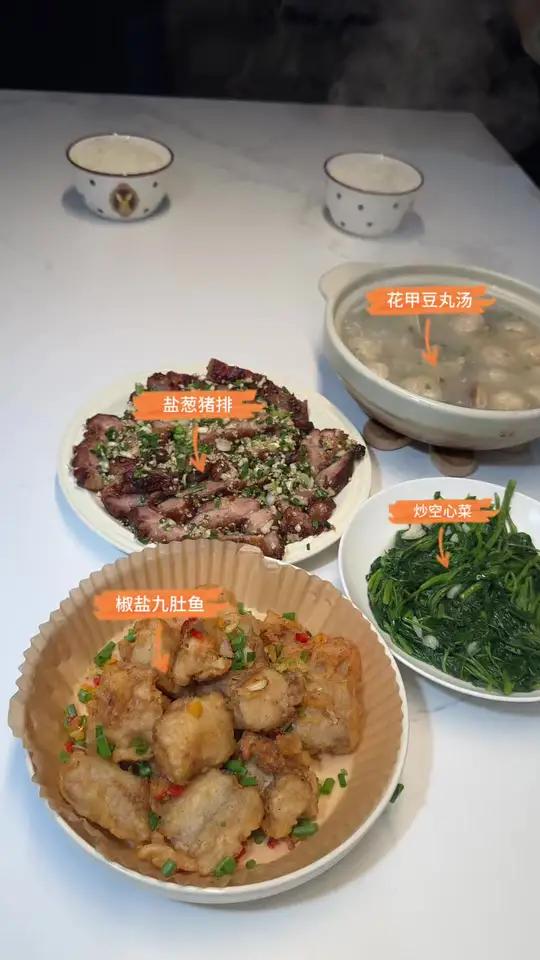 吃饭吃饭福建莆田普通家庭的家常菜今日餐标38元菜谱盐葱猪排丨椒盐九肚鱼｜花甲豆丸汤｜炒空心