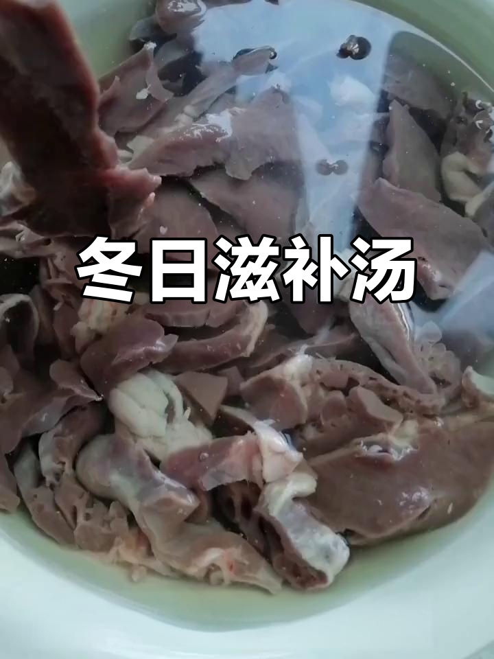 冬季滋补汤,猪心排骨炖莲子花生,味道鲜美孩子们爱喝