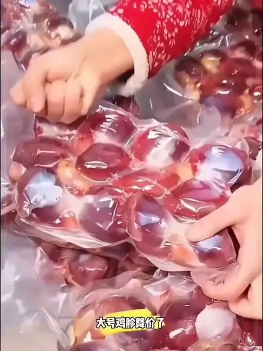 新鲜土鸡胗来大活动啦,现在拍到手5斤呢,拿回去炒个酸菜鸡胗,凉拌庆片都嘎嘎下饭哦