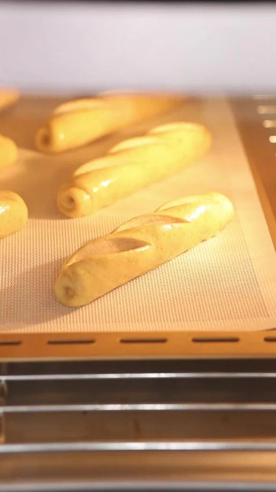 谁懂这一口的含金量!黄金芝士碱水棒