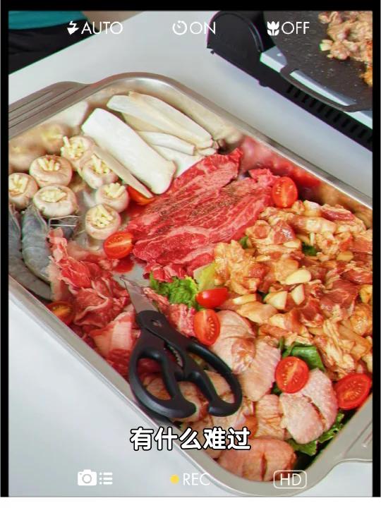 今天又是被美食治愈的一天。早晨路过那家熟悉的早餐店,被刚出炉的油条香味勾住了脚步。油条色泽