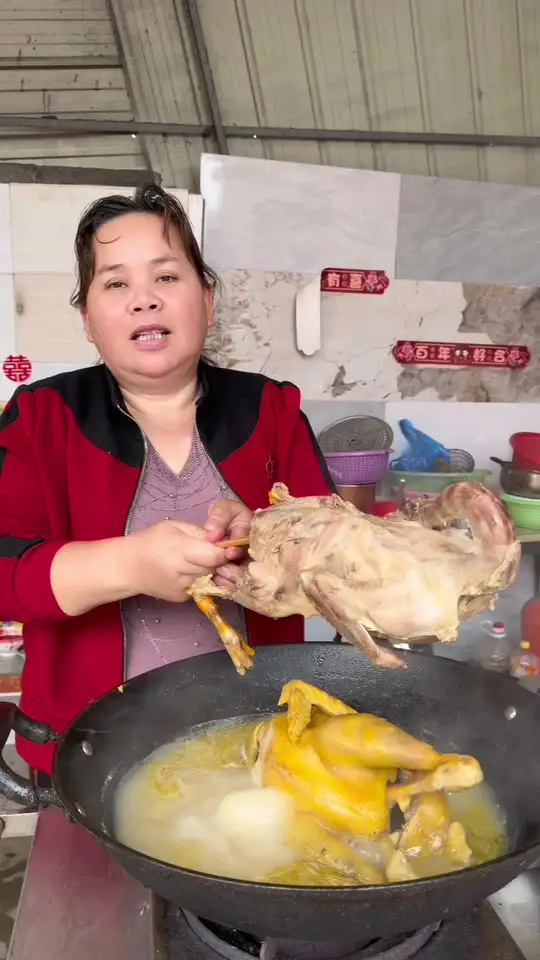 新年也是吃上了新品种的土鸭，你们有这样子的土鸭吗？