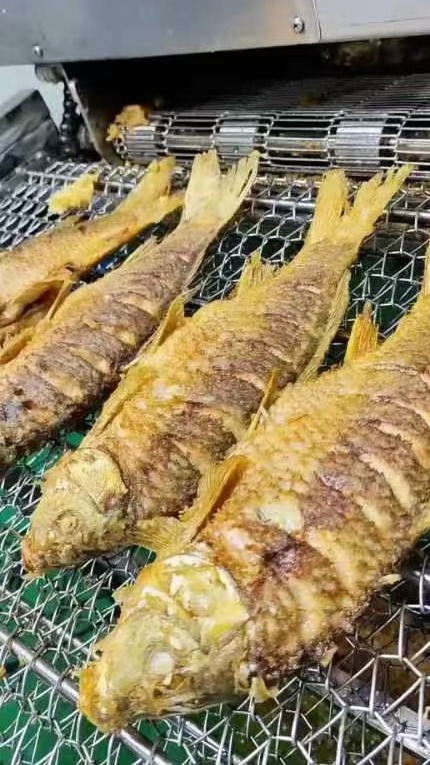 鲫鱼 开背鱼上浆油炸流水线