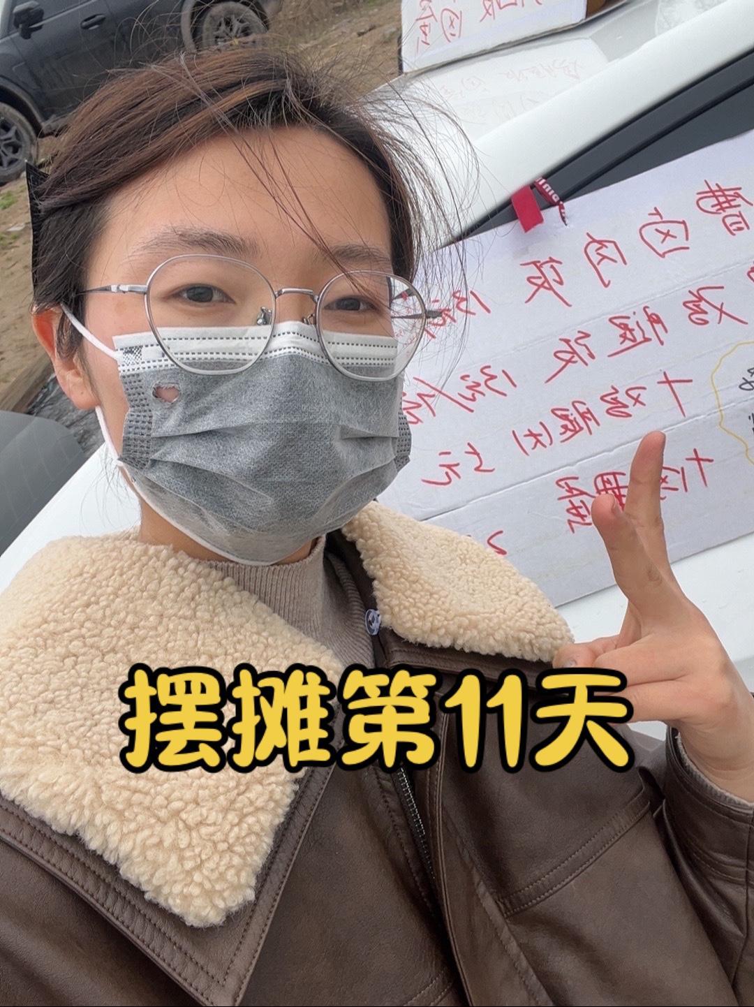 开摊了,今天来的早,没想到有好多朋友远到而来等着回购我们的卤肉饭,婆婆最近很有成就感,婆婆