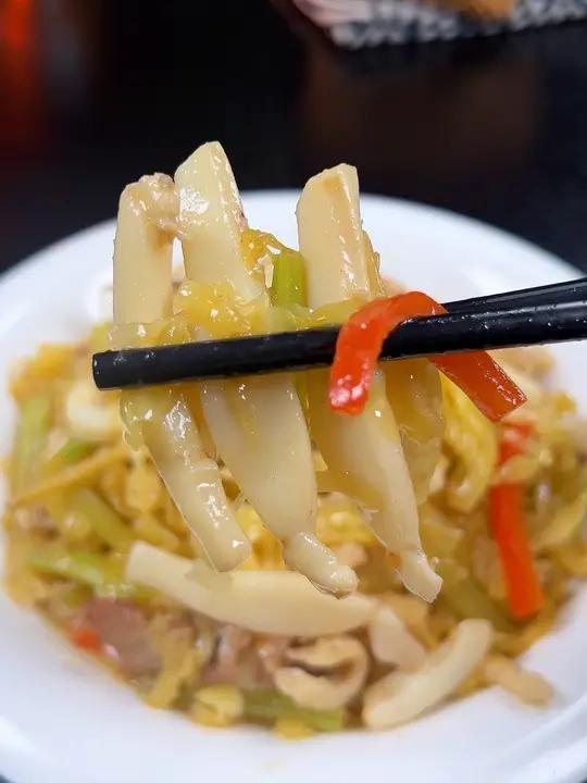 目鱼搭配酸球菜一起烧,真的别提有多下饭 温州美食