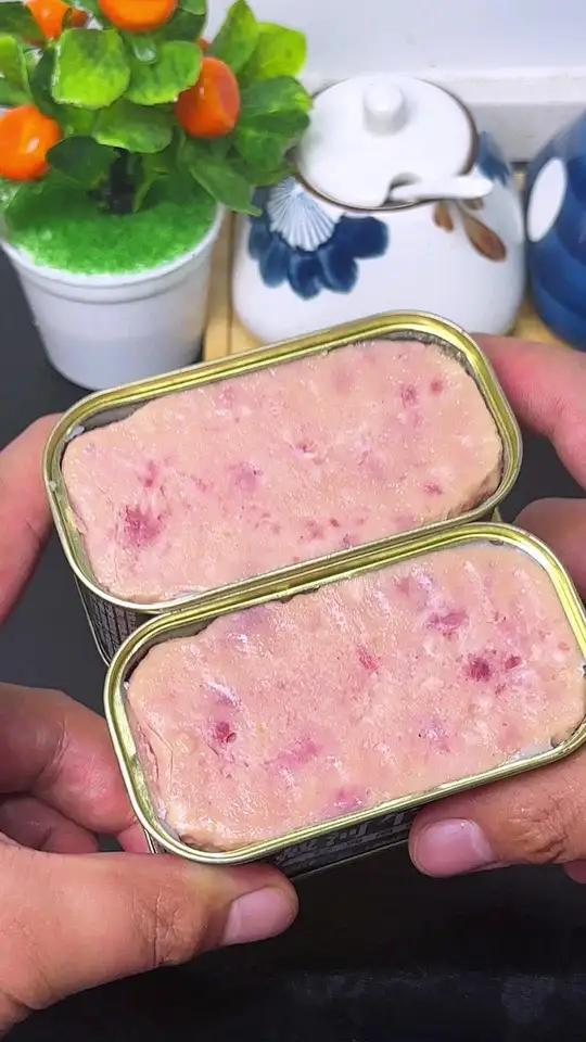 到手三罐的北戴河午餐肉罐头,真的是我们小时候吃的那个味道!露营 火锅搭子,都是蠢猪肉制作的