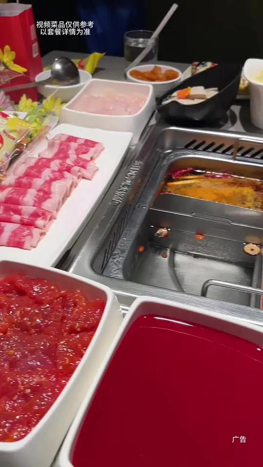 只花69吃过海底捞啦!69五荤四素还包含锅底主食饮料水果和小料,主食不仅可以免费续,吃完还