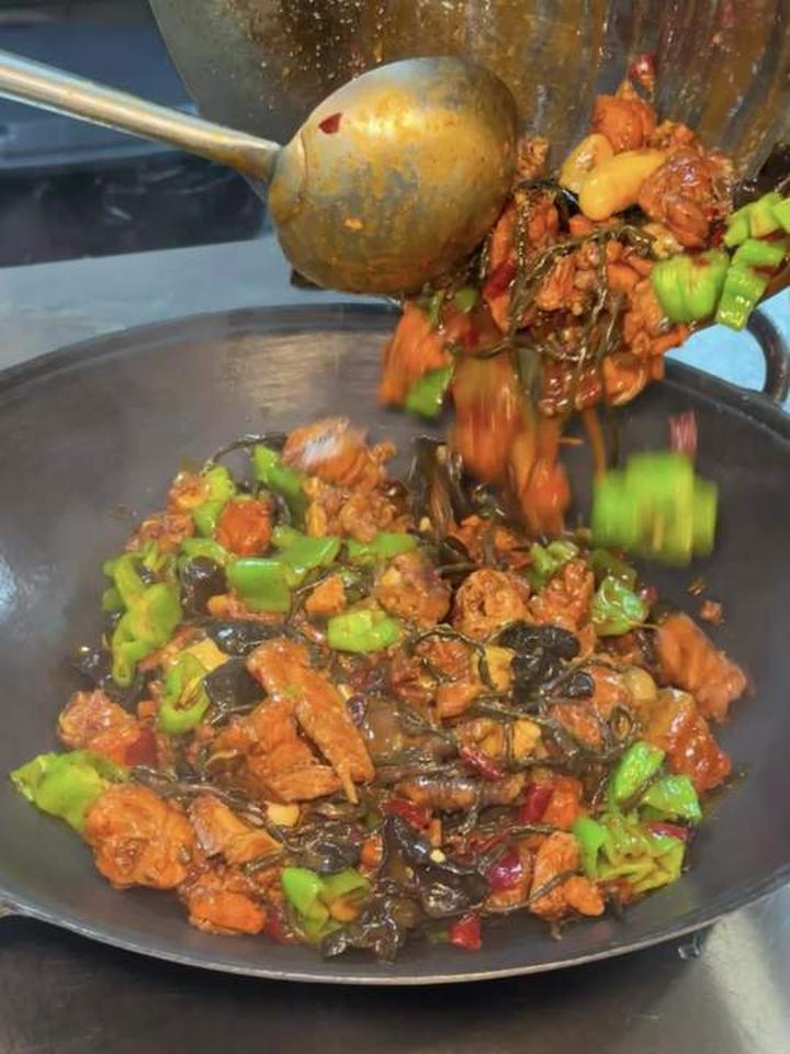 永远太远啦，明天陪我吃合肥的茶油炒鸡好吗！