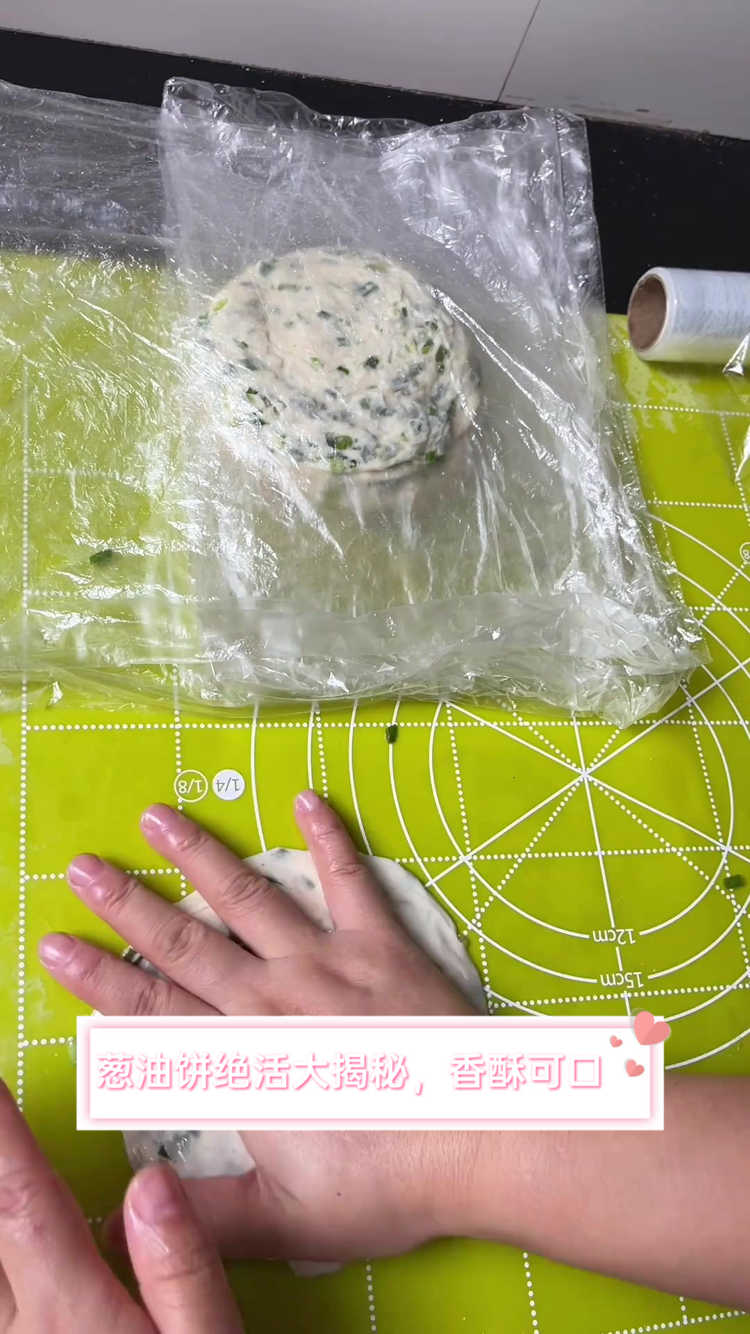 葱油饼绝活大揭秘，香酥可口