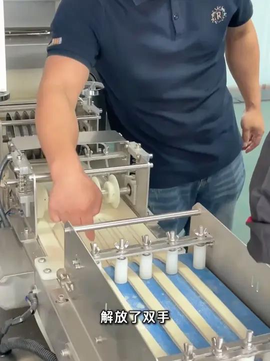 机器做油条,1斤面粉做1.7斤油条,一小时几千根