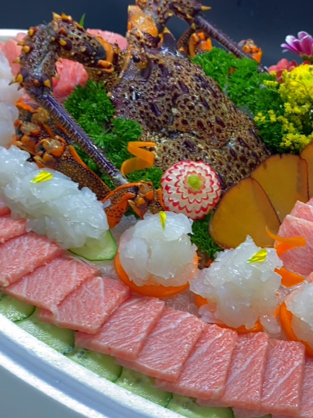 大大的澳龙刺身与制做摆盘