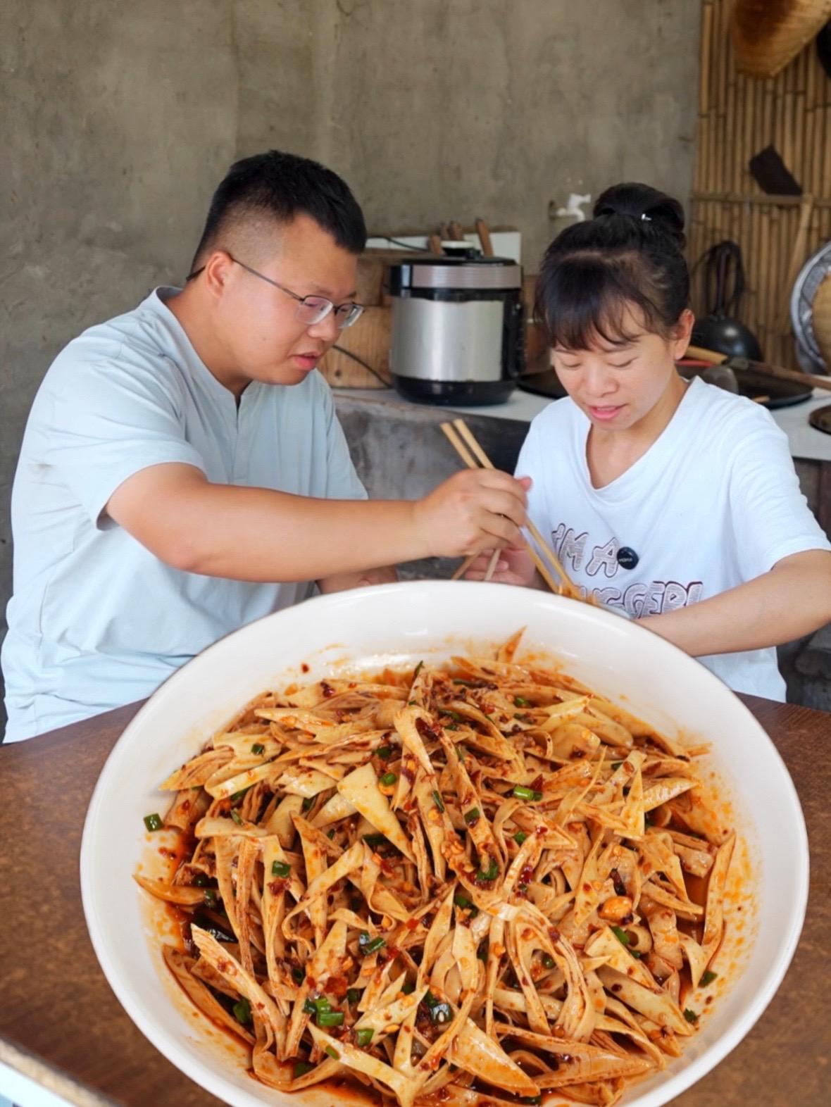 最近天气太热了,今天凉拌一盘豆棒下饭吃!农村生活 农村美食