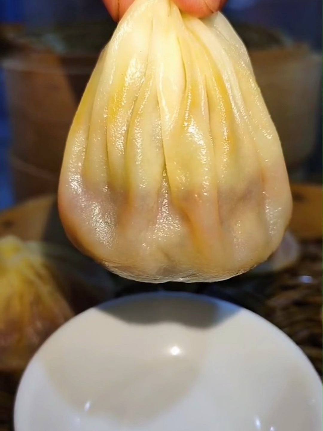 灌汤包配方:猪后腿肉1斤盐9克味精6.5克糖6克鸡汁10克东