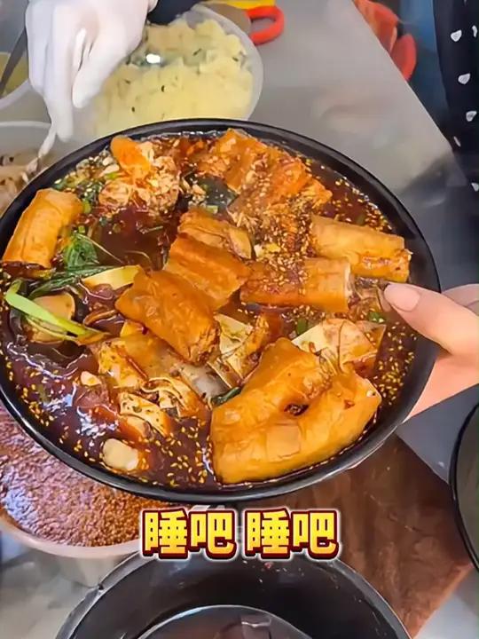 今晚吃芜湖麻辣烫吧~