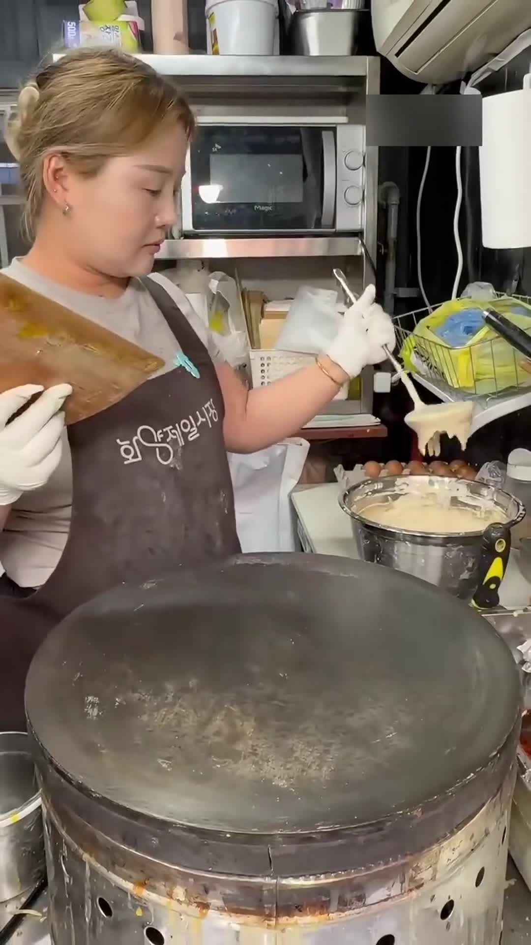 煎饼果子味道好极了,你们想吃吗?寻找宝藏小吃摊主