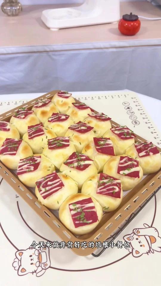 超柔软的培根小餐包!当早餐很不错!