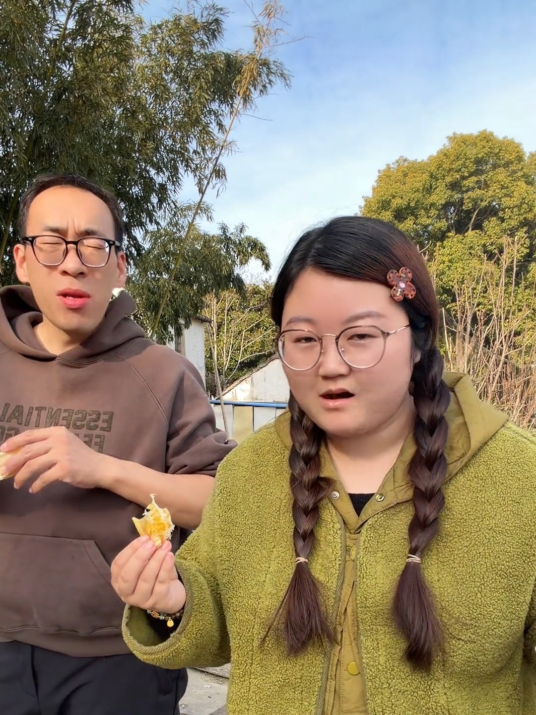 在农村有吃不完的有机水果和蔬菜～今天摘点菜在家吃火锅啦