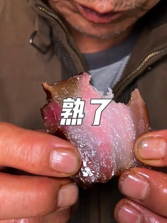 咱们拍视频时腊肉都是煮熟了的