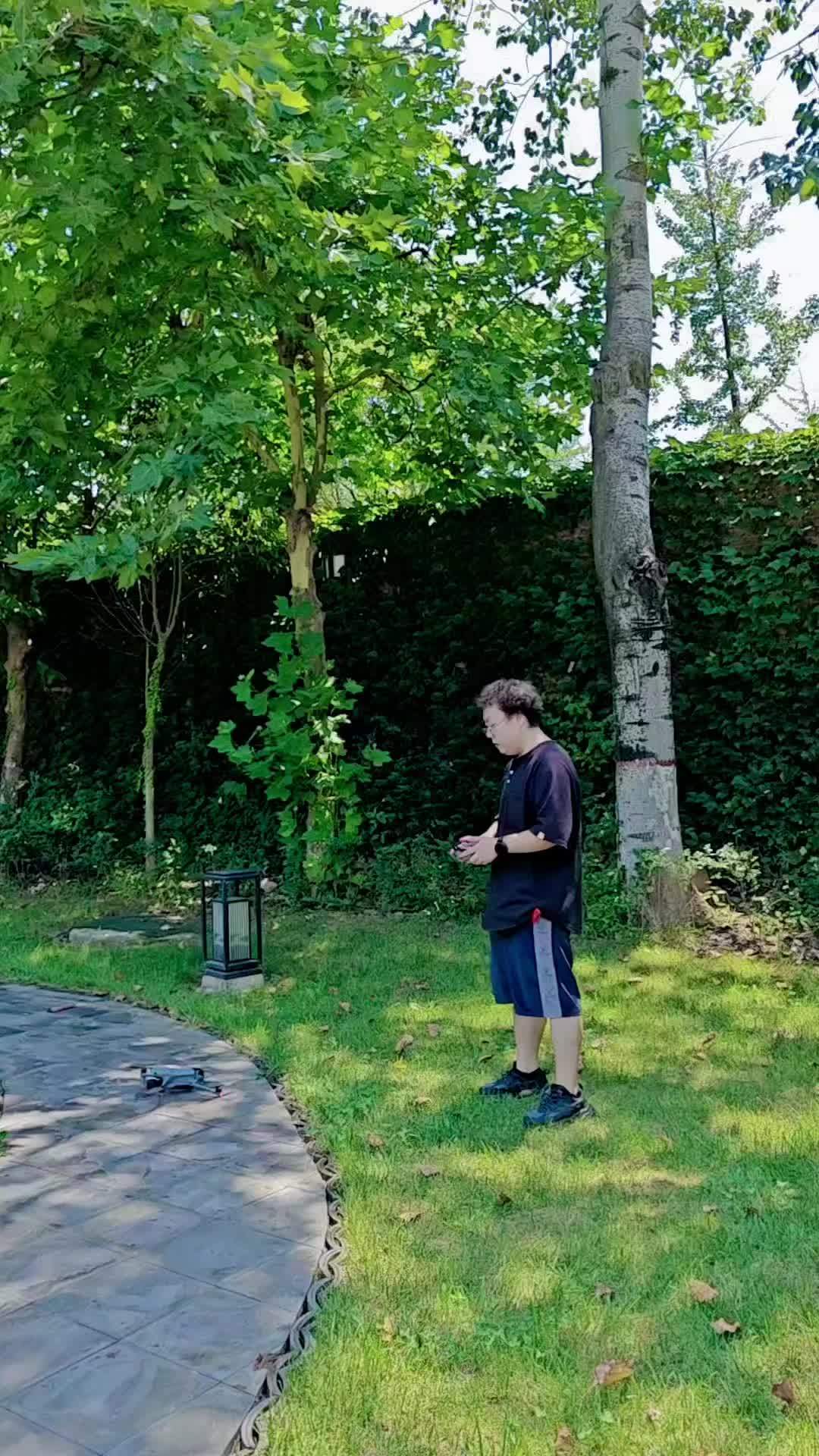 民宿混子,山之精灵,享受周末时光 感受大自然的气息和美景 蓝天白云绿草地 森林氧吧 远离城