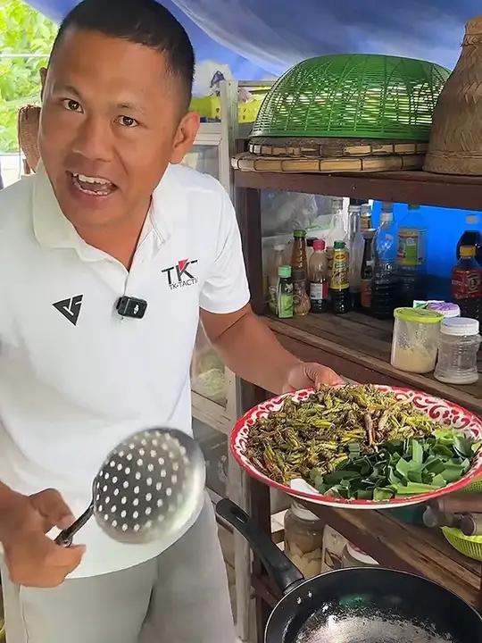 炒蚂蚱真的太香了!泰国美食泰国生活美食抖音美食户外美食
