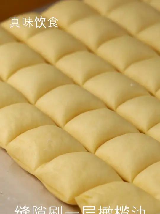 分享个完全没难度的面包做法 牛奶115克 白砂糖26克 盐3克 橄榄油20克 鸡蛋1个 鲜