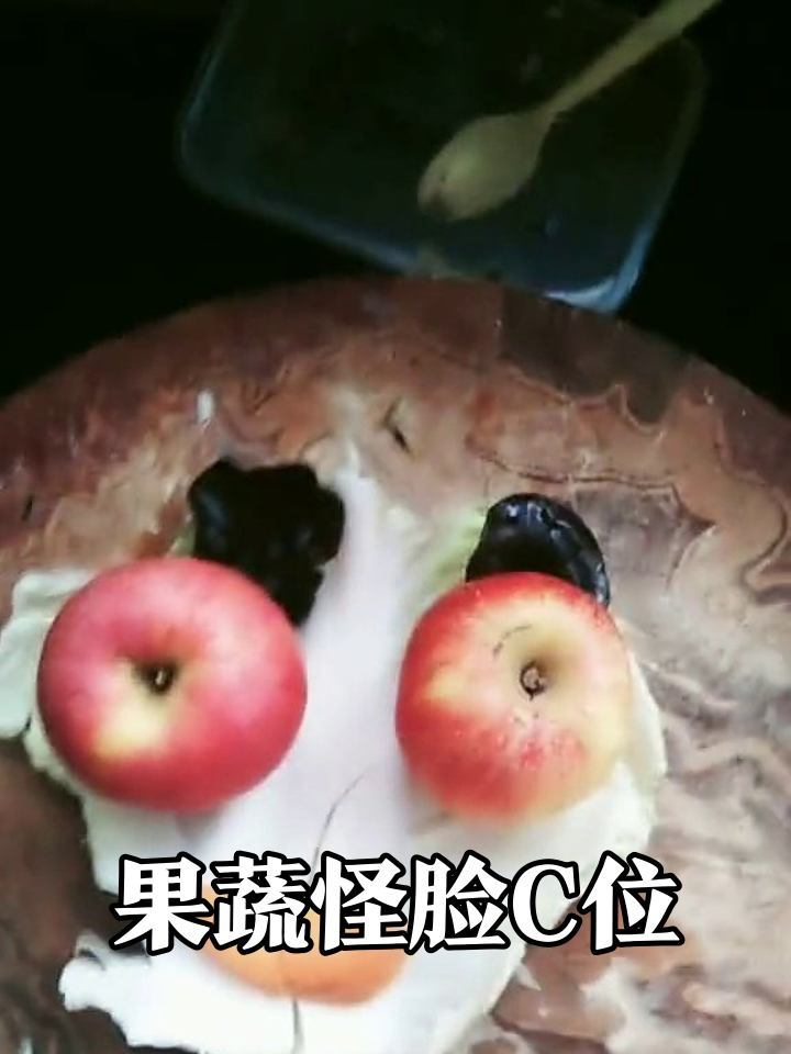 当蔬菜拼出人类脸：苹果当眼睛，胡萝卜嘴笑到开裂！