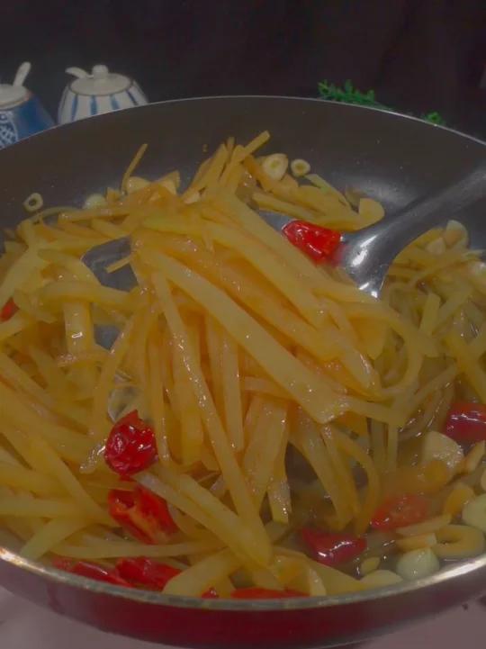 酸辣土豆丝的做法
