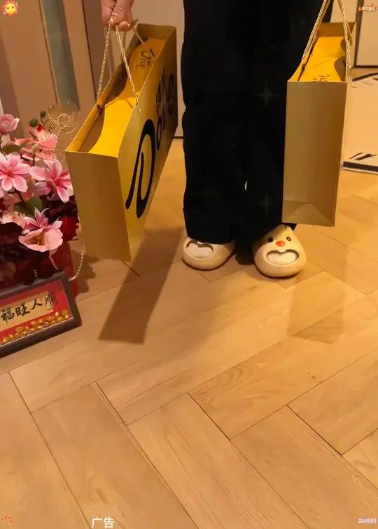 啊啊啊！谁能拒绝这么有新年仪式感的#巧克力 金元宝礼盒呀～好羡慕 想拥有！