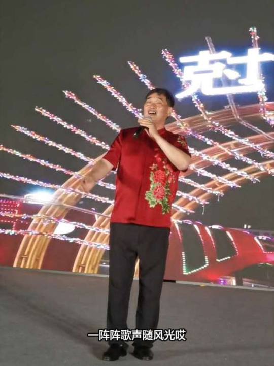 大衣哥朱之文江苏盱眙龙虾节演出现场