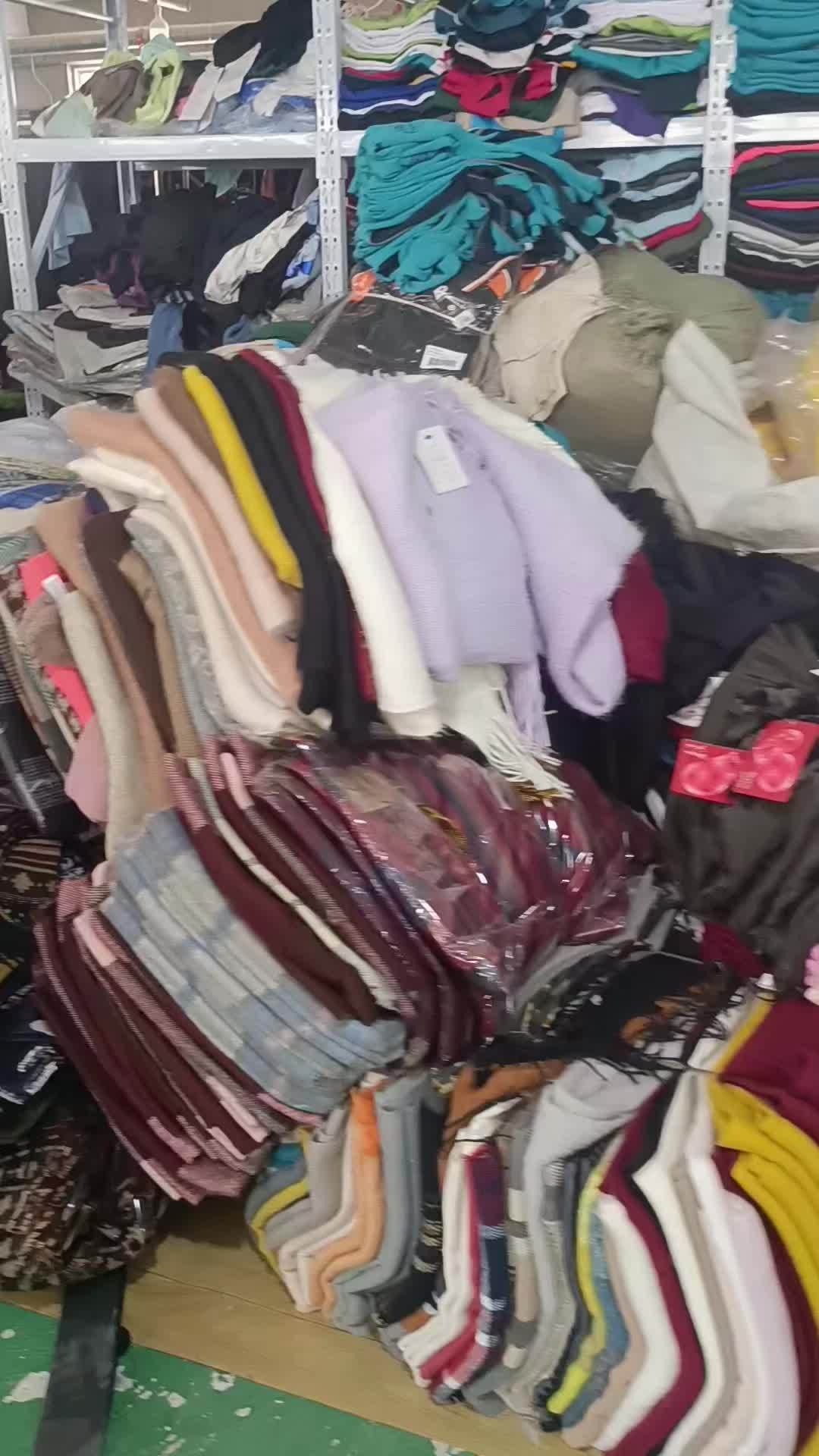 仓库又要空了,大量收购各种品牌库存,有品牌整单,一个系列款,内衣文胸,鲨鱼裤,卫衣套装,冲