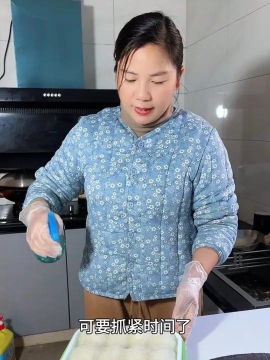 马上过年了,还没做豆腐乳的抓紧时间,用这个方法霉豆腐又快又香