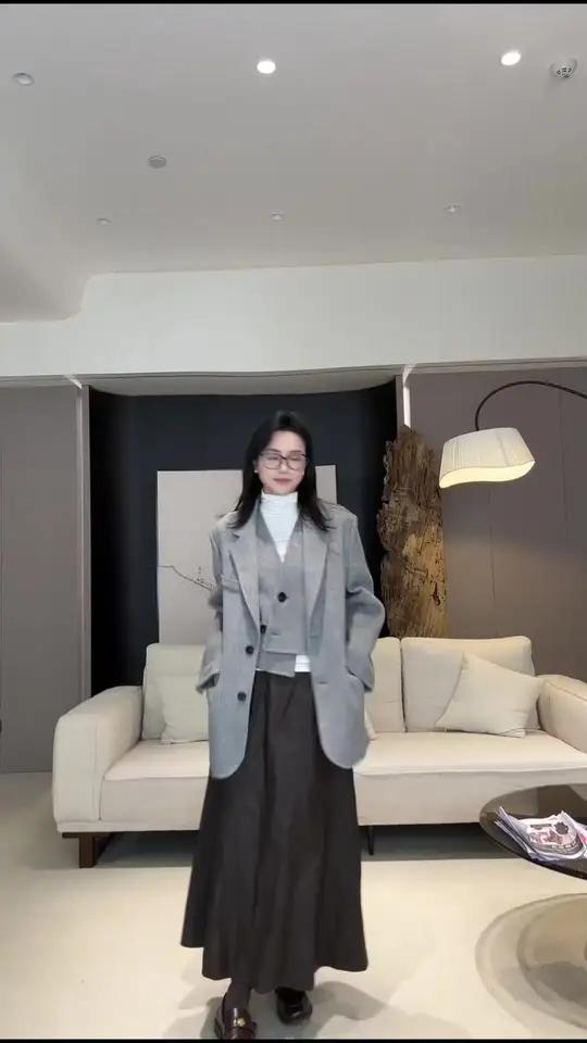 超惊艳!秋冬氛围感穿搭分享,灰色西装套装太绝了 秋冬穿搭 氛围感穿搭 时尚套装 高领打底衫