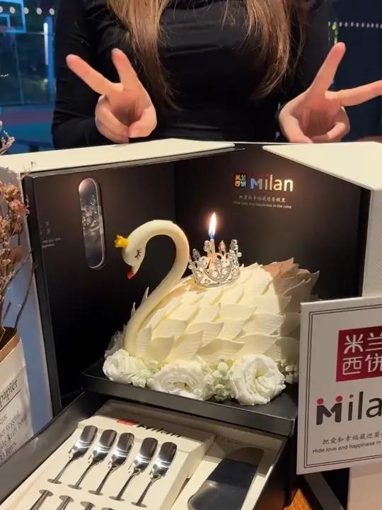值天花板天鹅蛋糕,美到舍不得下口 #天鹅蛋糕甜品控高颜值蛋糕生日蛋糕推荐